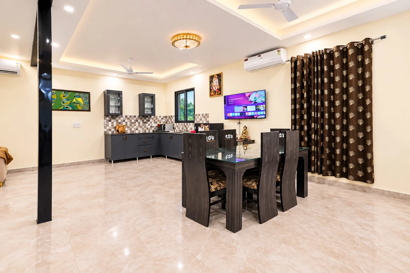 Modern dining area and equipped kitchen